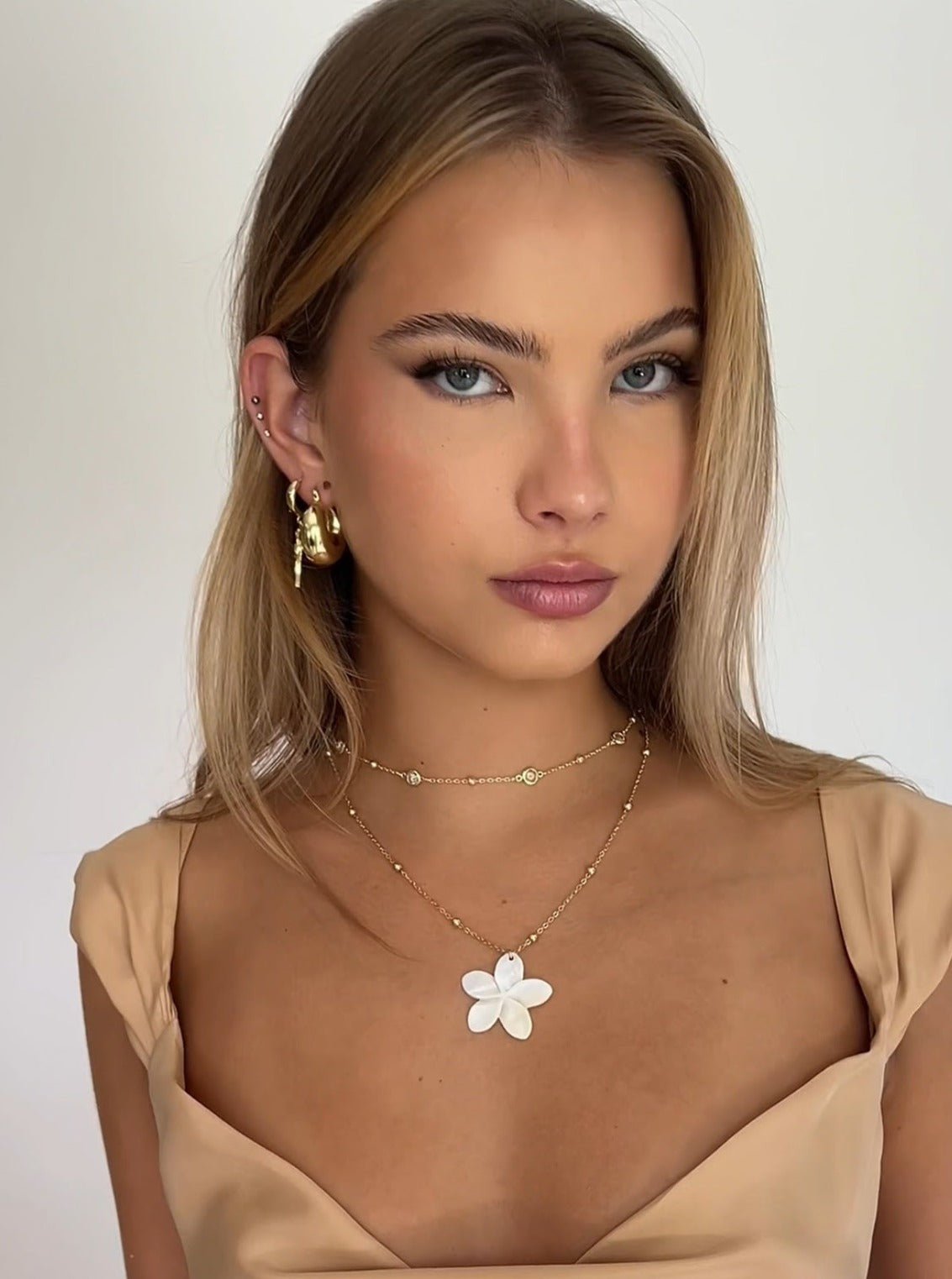 EMBRACE NECKLACE